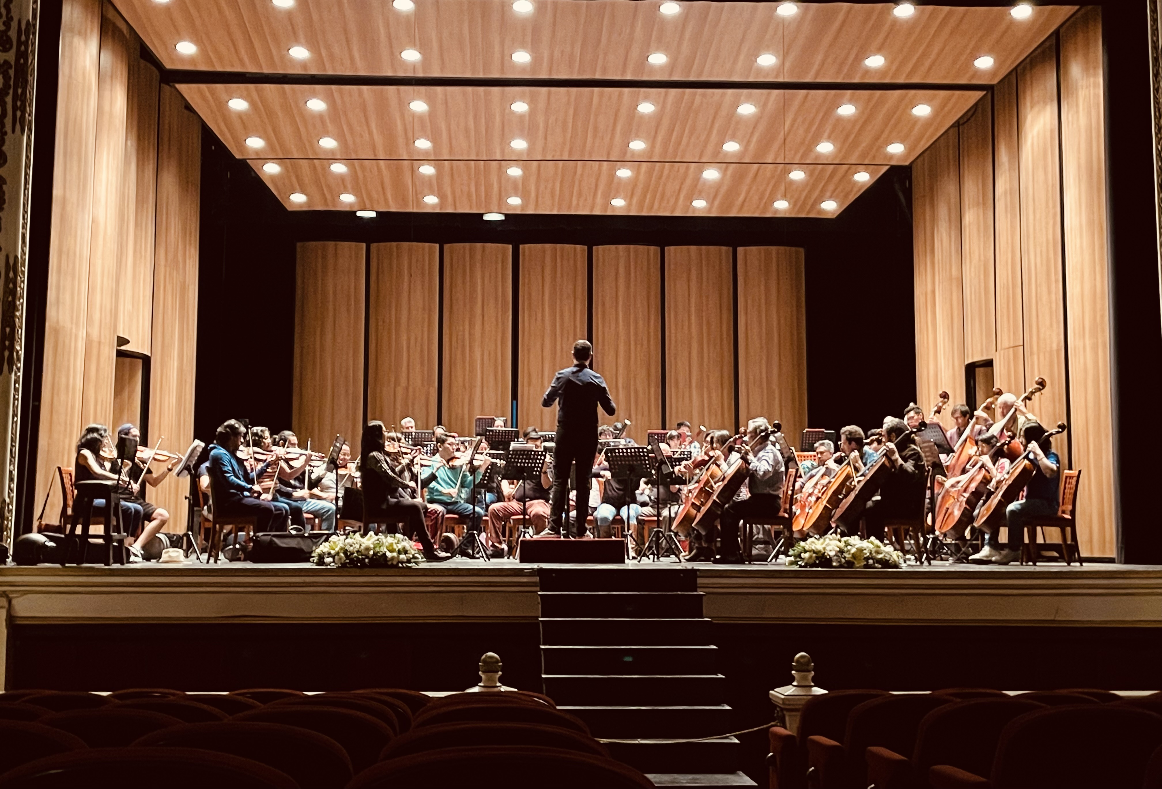 Enrique Ramirez conductor