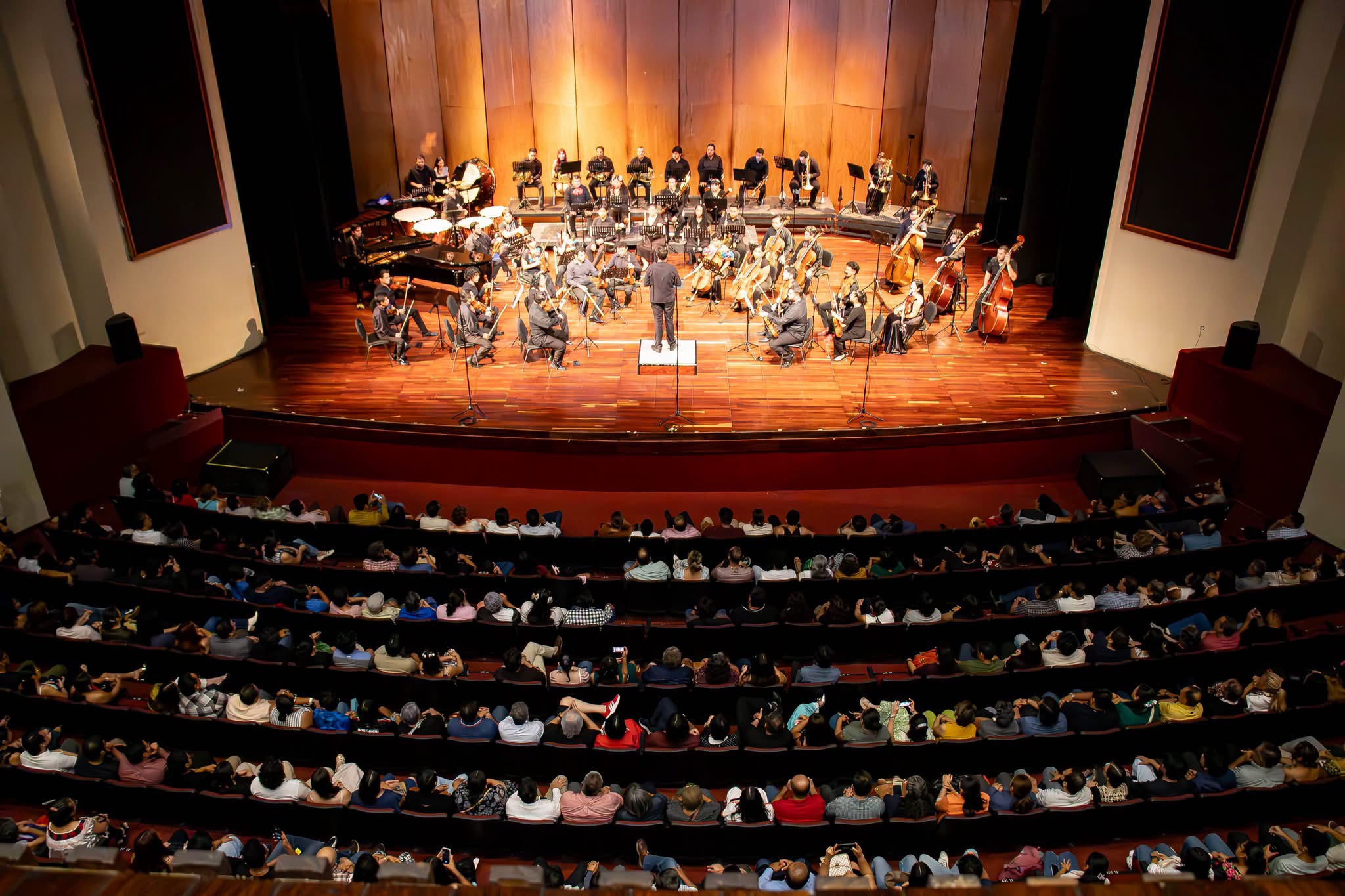 Enrique Ramirez conductor